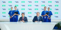 Соглашение подписали на ВЭФ 2026 (16+) член правления ВТБ Руслан Еременко и генеральный директор ООО &quotСЗ &quotПарковые высоты&quot Игорь Шаповалов Пресс-служба ВТБ - MagadanMedia.Ru