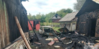 В Аркадаке загорелись дом, надворные постройки и автомобиль: есть пострадавший - ИА Версия-Саратов