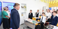 Валентин Демидов посетил лицей №32 в День знаний - Сетевое издание Знамя 31