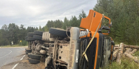 В Коми опрокинулся грузовик Volvo: пострадал водитель - Комсомольская Правда
