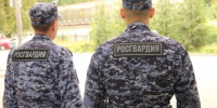 Росгвардейцы нашли трехлетнего мальчика в одной футболке на улице в Приозерском районе - ЛенТВ24
