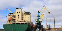 На Мурманском балкерном терминале идёт загрузка контейнеровоза компании «New New Shipping Line», прибывшего из Китая по Северному морскому пути - Арктик-ТВ