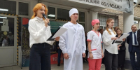 Выпускница вернулась врачом: в Шадринске встретили 140 первокурсников - Портал медучреждений Курганской области