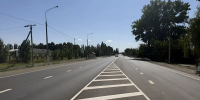 На фото четырёхполосная автомобильная дорога (по две полосы в каждом направлении). Две полосы - от наблюдателя, две - навстречу. - Министерство транспорта