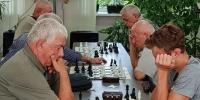 ♟️ В Жердевской центральной библиотеке состоялась знаменательная встреча — местные любители шахмат провели свою юбилейную, сотую, игру в рамках клуба. - Жердевский муниципальный округ