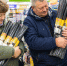 Самоклеящуюся кожу из Fix Price скупаю рулонами: от коробок до мебели — 7 домашних переделок без шитья и перетяжки - Progorod58.Ru