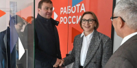 Губернатор Виталий Хоценко оценил работу модернизированного Кадрового центра в Кормиловском районе - Газета Знамя