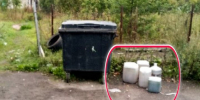 В Карелии у мусорных баков обнаружили опасные канистры - Gubdaily.Ru