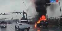В Московском районе на съезде с КАД сгорел автомобиль - ГТРК Санкт-Петербург