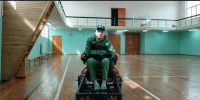 В Новосибирской области ветерану СВО вручили специализированную спортивную коляску - Правительство Новосибирской области