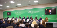 Айсен Николаев провел заседание комиссии Госсовета по энергетике на ВЭФ - Якутское-Cаха ИА