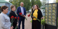 Помнить каждого: в Карпогорах работает выставка в память о погибших героях СВО - Единая Россия