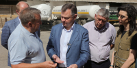 Юрий Слюсарь посетил предприятия АПК в станице Обливской - Администрация Ростовской области