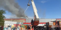 Два магазина полностью выгорели в пожаре на улице Электролесовской в Волгоградефото - Комсомольская Правда