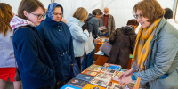 Книжный фестиваль в центре Челябинска собрал тысячи любителей чтения - Вечерний Челябинск