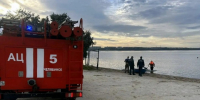 В Челябинске спасатели вытащили из воды рыбака, упавшего с лодки - Агентство новостей Доступ