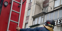 В Омске спасатели эвакуировали 45 человек из горящей пятиэтажки - Комсомольская Правда