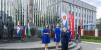 За мир: в Новокузнецке прошёл торжественный митинг - Управление культуры