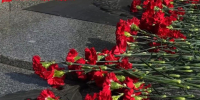 В Белгороде «Волонтёры Победы» возложили цветы в честь Дня окончания Второй мировой войны и Дня памяти жертв терроризма - Belnovosti.Ru
