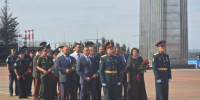 В Самаре возложили цветы к Вечному огню на площади Славы - SamaraGIS.Ru