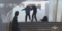 Полицейские задержали школьника, напавшего на пассажира в метро Москвы - M24.Ru