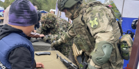 В Зеленогорске военнослужащие Росгвардии приняли участие в общегородском празднике «День знаний» - Росгвардия