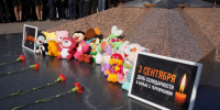 В День памяти жертв терактов молодогвардейцы возложили цветы к Вечному огню - Единая Россия