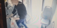 В Ржеве пассажир автобуса украл забытую сумку с деньгами и картами - Комсомольская Правда