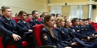 Глава МВД Татарстана выдал служебные удостоверения выпускникам профильных вузов - ИА Татар-информ