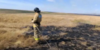 МЧС: Ландшафтный пожар тушат в Гайском округе - Ria56.Ru