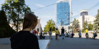 К юбилею Челябинска юные художники запечатлели на холсте Кировку и Любинский проспект - Pchela.News
