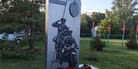 В посёлке Чернолучинский открыли обелиск сотрудникам органов внутренних дел «Святое дело – Родине служить!» - 12 канал