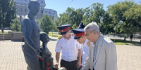 В Астрахани сотрудники следственного управления совместно с кадетами профильных классов Следственного комитета РФ почтили память жертв террористических актов - СУ СК РФ