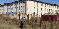 Покос травы на прилегающей территории к школе №2. - Администрация г. Малгобек