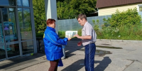 Свежий номер газеты и диалог с народом - ЛДПР
