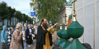 ОСВЯЩЕНЫ ГЛАВКИ И КРЕСТЫ НА ВРАТАХ МИХАЙЛО-АРХАНГЕЛЬСКОГО ХРАМА ЯРОСЛАВЛЯ - Ярославская епархия