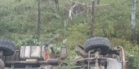 Съехал в кювет и оказался зажат в кабине: водителю "КАМАЗа" помогли спасатели ЕАО - ИА Eaomedia.Ru
