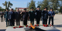 Врио главного судебного пристава Красноярского края возложил цветы к Вечному огню в честь Дня окончания Второй мировой войны - УФССП России