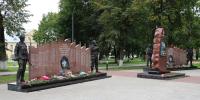 Обновленный мемориал в Боровичах открыли в День солидарности в борьбе с терроризмом - Правительство Новгородской области