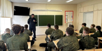 В Ижевске в рамках акции «Вместе против террора» сотрудники спецназа Росгвардии провел урок мужества для учеников кадетской школы - Росгвардия