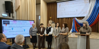 А.В. Морозова обсуждает с коллегами моменты доклада - Газета Районный вестник