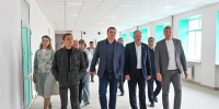 Губернатор Виталий Хоценко проинспектировал капремонт школы в Называевском районе Омской области - Газета Знамя
