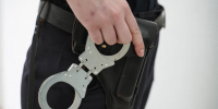 Уснул на лавочке и лишился самого дорогого: костромские полицейские помогли мужчине, перебравшему на дискотеке - Комсомольская Правда