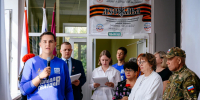 Вернуться в школу, чтобы помнить: Олег Ямпольский принял участие в открытии муралов героям СВО - Городская Дума