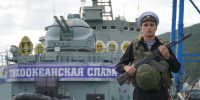 В Магадане торжественно встретили экипажи кораблей Тихоокеанского флота в рамках акции «Сила в правде – 2026» - Администрация Магаданской области