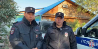 Полицейские в Омске спасли семью с детьми от крупного пожара - Комсомольская Правда