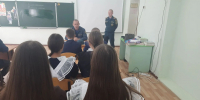 Урок безопасности в Тоншерминской школе с сотрудниками МЧС. Фото: соцсети - Газета Тетюшские зори