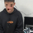 Мужчина разрисовал граффити фасад дома и окна магазина на Тимуровской улице - Spbdnevnik.ru