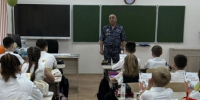 Ветеран Росгвардии провел для школьников урок мужества, приуроченный к Дню солидарности в борьбе с терроризмом - Росгвардия