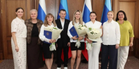 Поздравления и подарки от Леонида Пасечника в преддверии Дня многодетной семьи получили сотрудники Администрации Главы ЛНР - Глава ЛНР